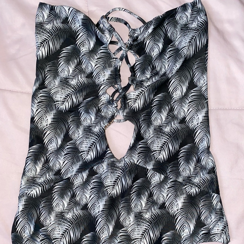 Acacia Bronx One piece
